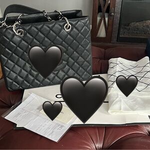 EUC Chic Black Quilted Handbag